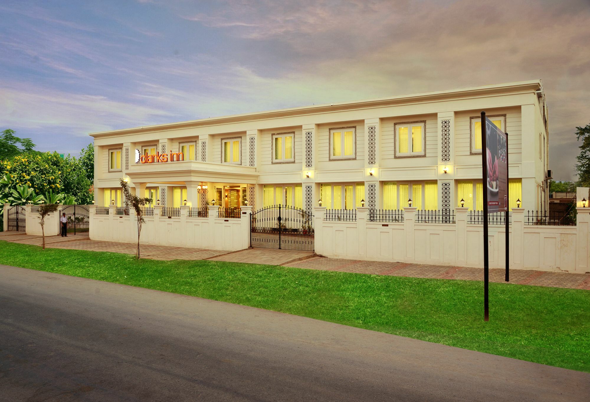 Clarks Inn Hampi Kamalapur Exterior photo